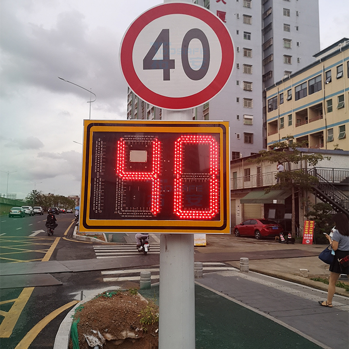 太陽能雷達(dá)測速標(biāo)牌