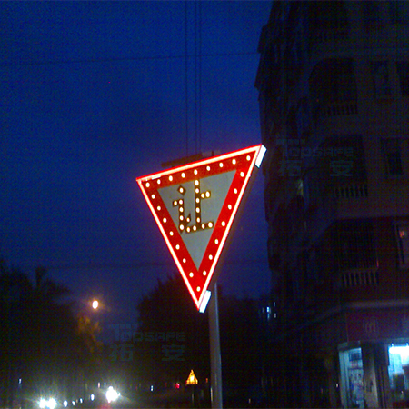 太陽能環(huán)島交通標志牌